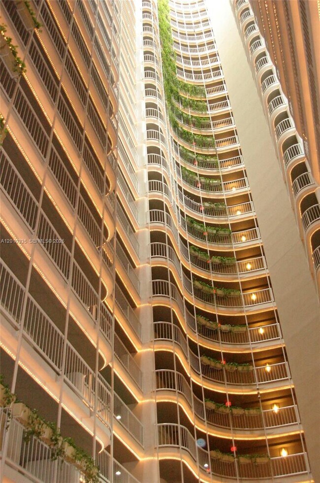 Building Photo - 1717 N Bayshore Dr