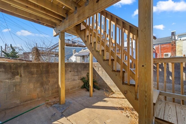 Building Photo - 208 S Durham St