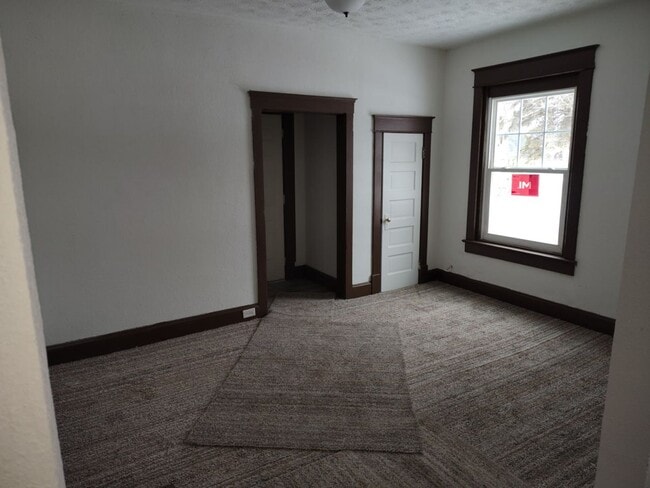 Building Photo - Spacious & Affordable 3-Bedroom Home