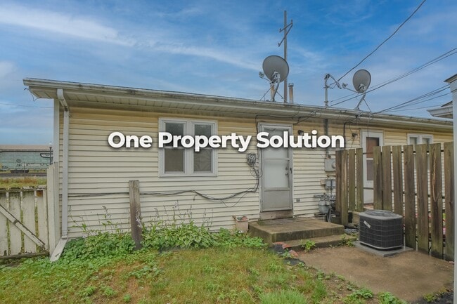 Building Photo - 1149 Logan St