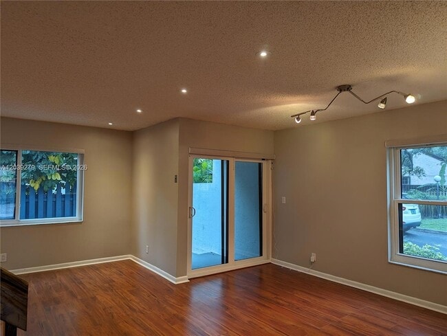 Building Photo - 3446 Oak Dr