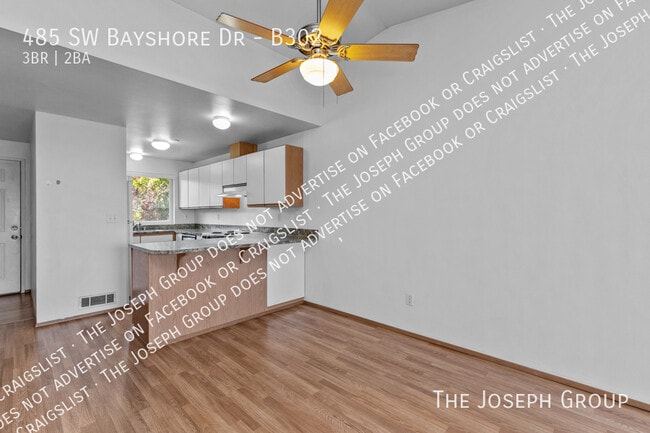 Building Photo - 485 SW Bayshore Dr