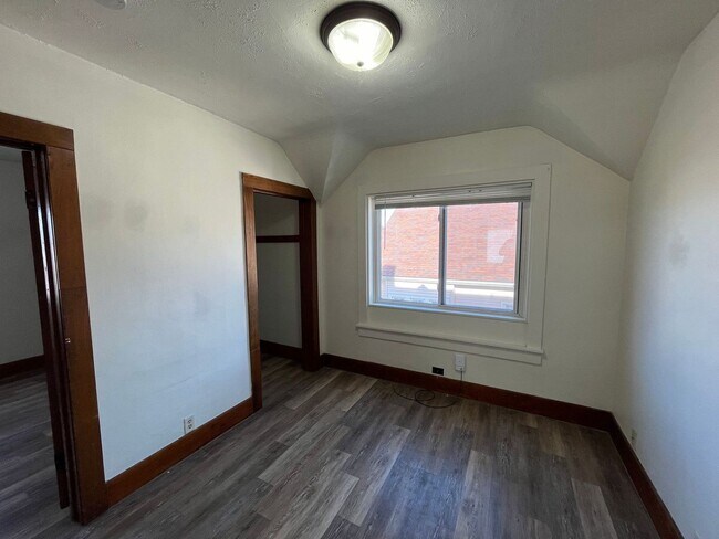 Building Photo - 725 Werle Ave