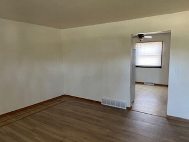 Building Photo - 242