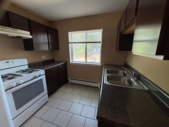 Building Photo - 701 spruce Ct