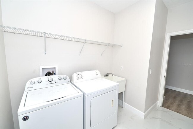 Building Photo - 13565 Fountainbleau Dr