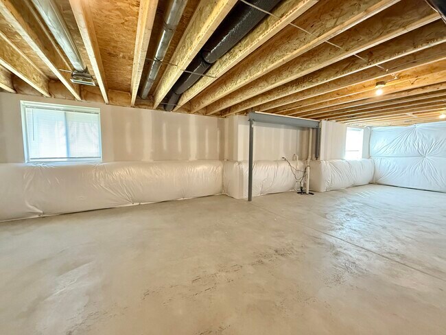 Building Photo - 6394 S Trailwoods Dr