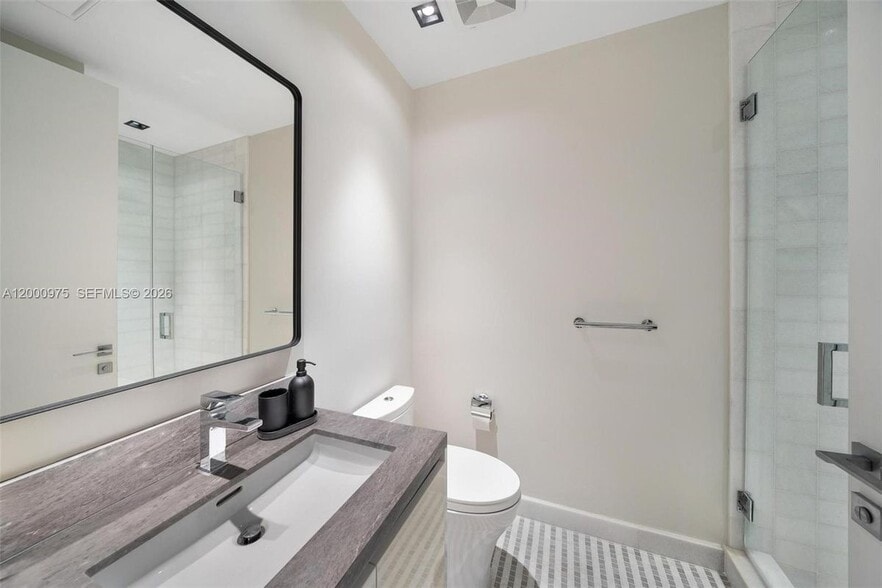 Building Photo - 700 NE 26th Terrace