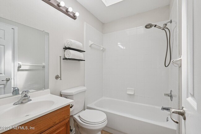 Building Photo - 2688 Glenhaven Dr