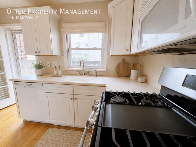 Building Photo - 126 Manton St