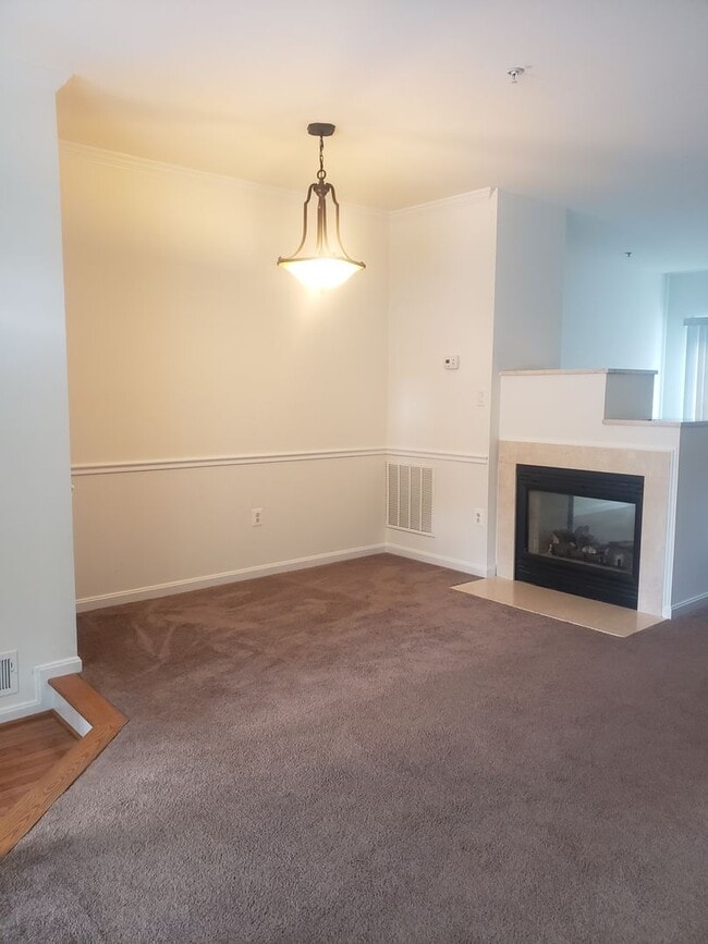 Building Photo - Gorgeous 3 Bedroom 3.5 Bathroom Brick Town...