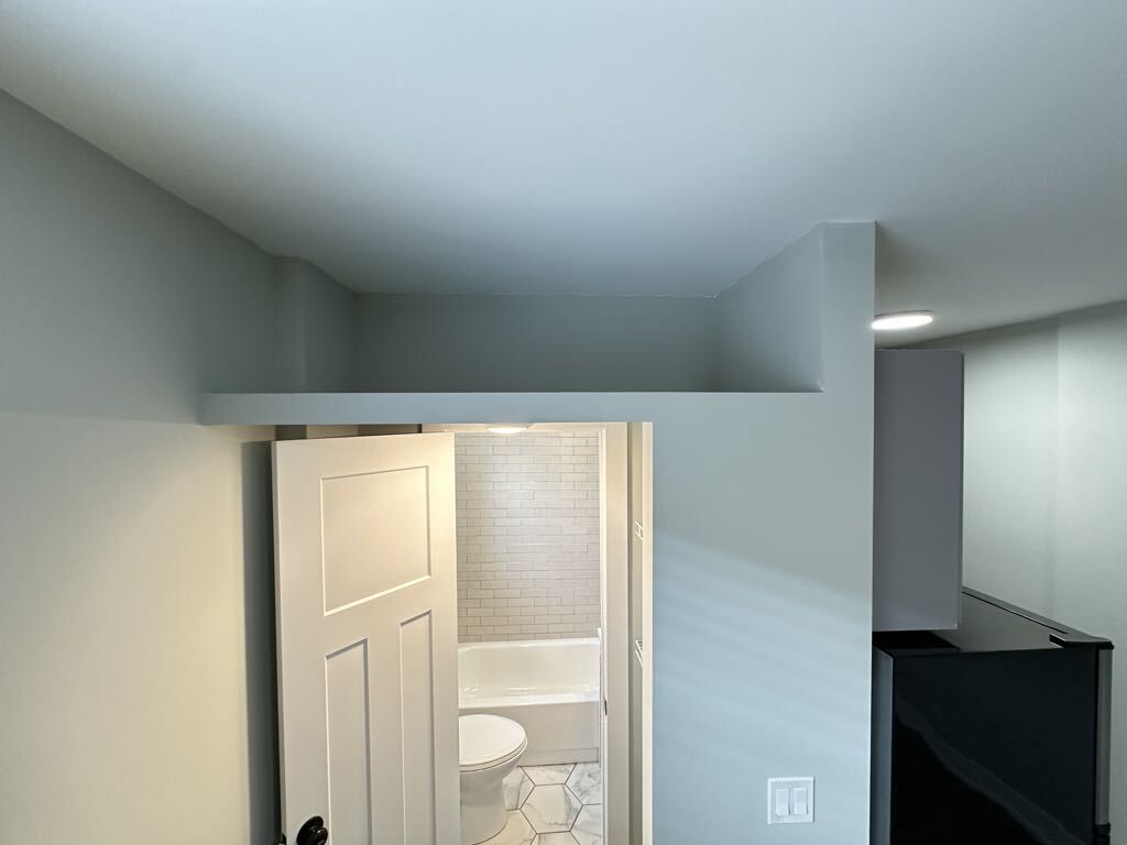 Building Photo - 545 W Belmont Ave