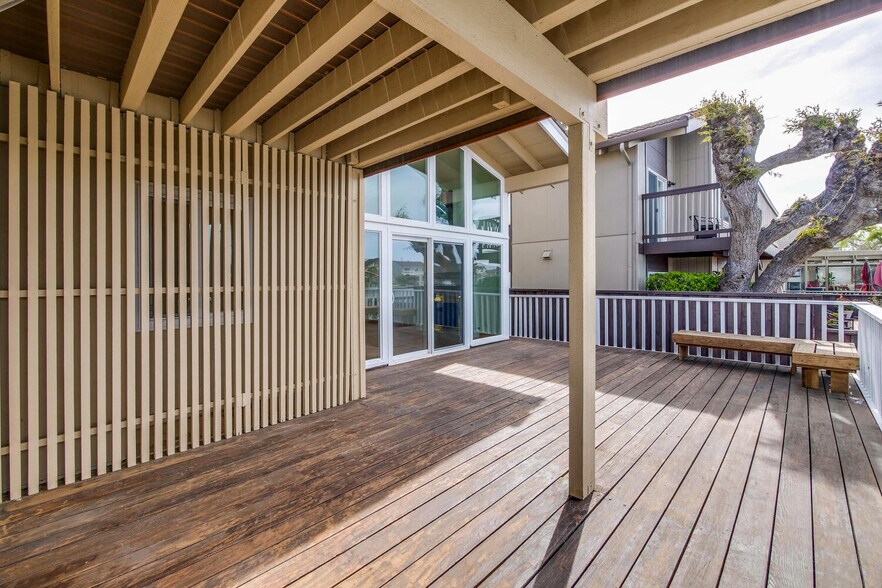 Building Photo - 255 Shearwater Is