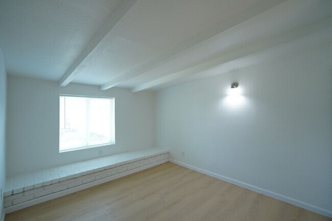 Building Photo - 1443 N Riverside Ave