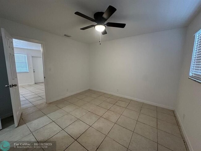 Building Photo - 3791 Riverside Dr