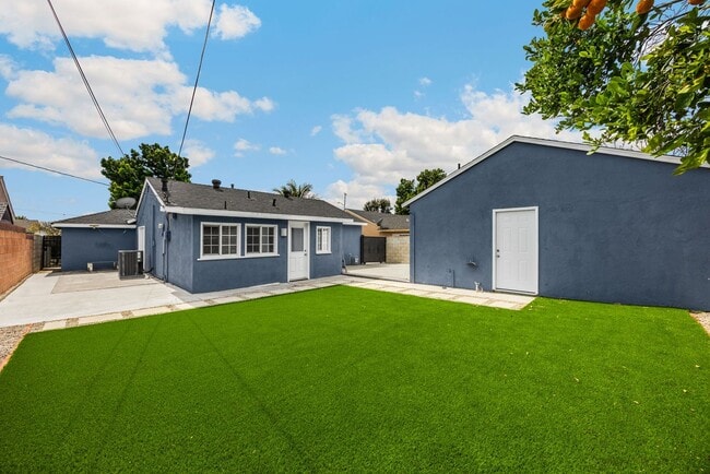 Building Photo - Adorable 2 Bed / 1 Bath