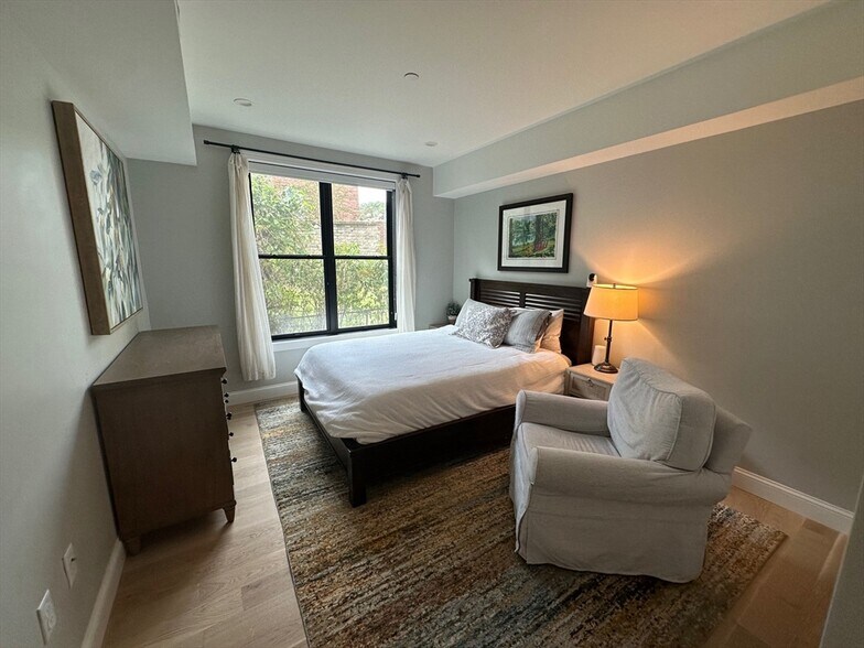 Building Photo - 56 Winship St