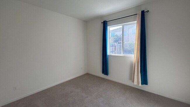 Building Photo - 577 Bedfordshire Dr