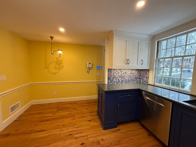 Building Photo - 31 Fells Rd