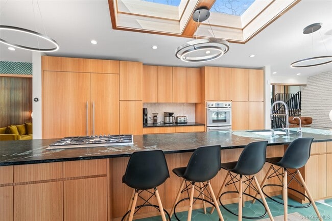 Building Photo - 14 Tall Tree Ct