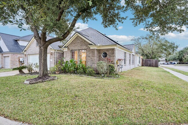 Building Photo - 15114 Magnoliabough Pl