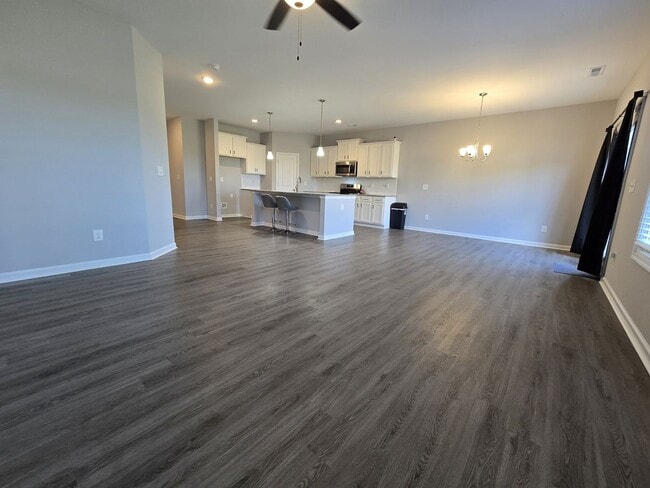 Building Photo - **October Rent Free**4 Bedroom, 2 Bath Hom...