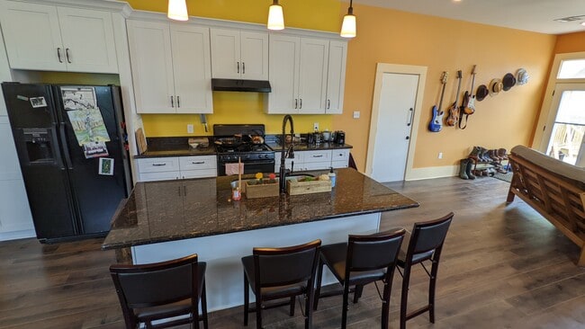 Building Photo - 1738 Allen St