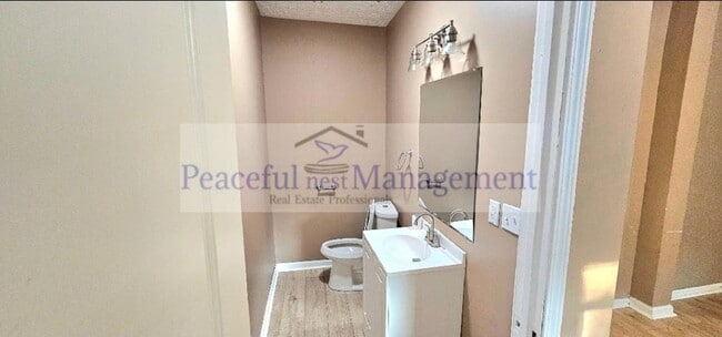 Building Photo - 564 Chesterfield Ave