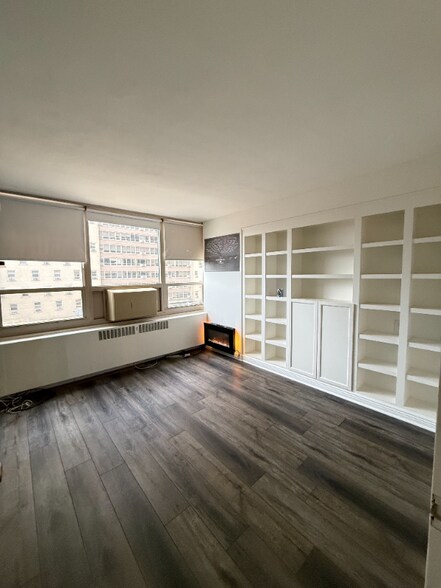 Building Photo - 3950 N Lake Shore Dr