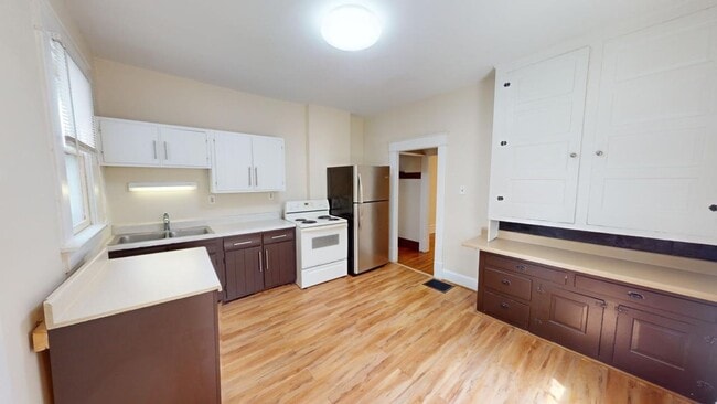 Building Photo - 159 E Maynard Ave
