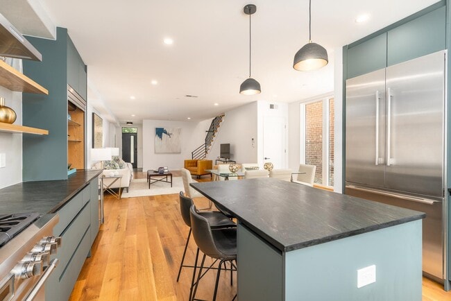 Building Photo - 103 17th St SE