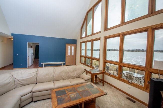 Building Photo - 23231 W Lakeshore Dr