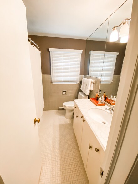 Building Photo - 3814 Churchill Cir