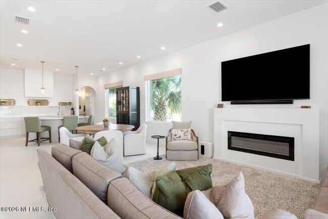 Building Photo - 114 12th Ave S