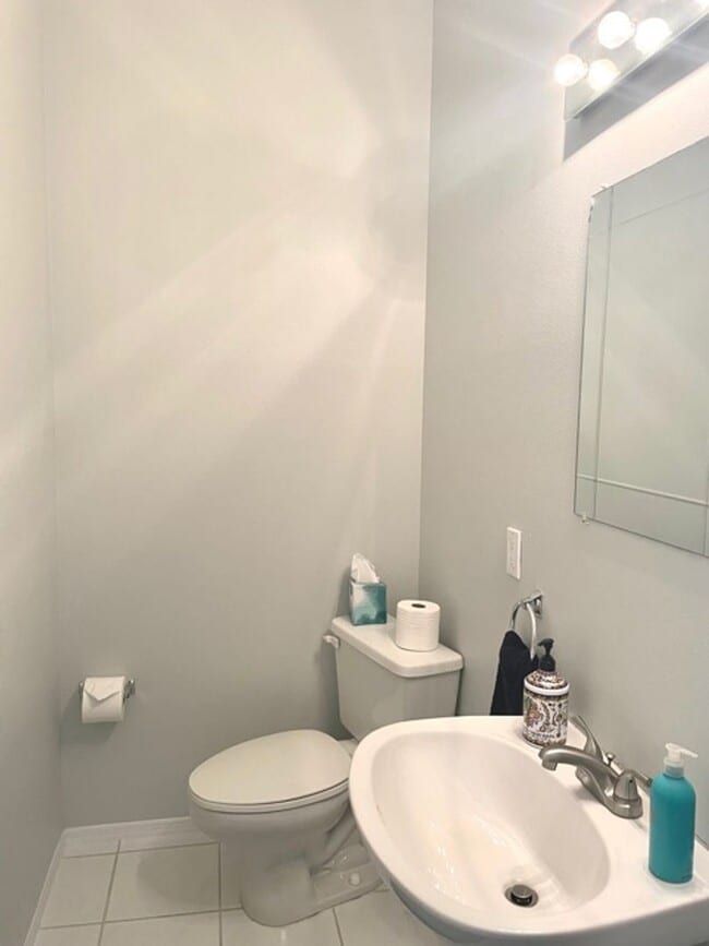 Building Photo - ANNUAL/FURNISHED HOME WITH LARGE LANAI - SOUTH SARASOTA