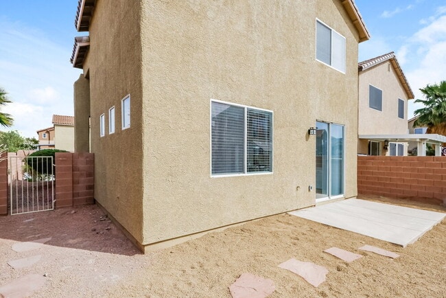 Building Photo - 485 Blue Juniper Ln