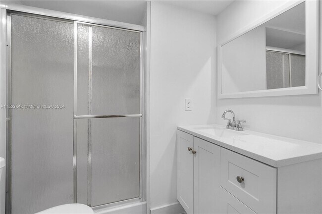 Building Photo - 1638 Embassy Dr