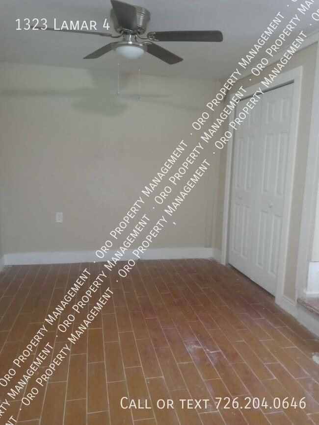 Building Photo - 1323 Lamar St