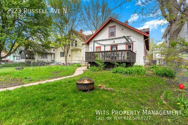 Building Photo - Beautiful 5 Bedroom Home