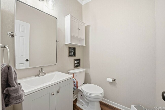 Building Photo - 711 Midway Crest