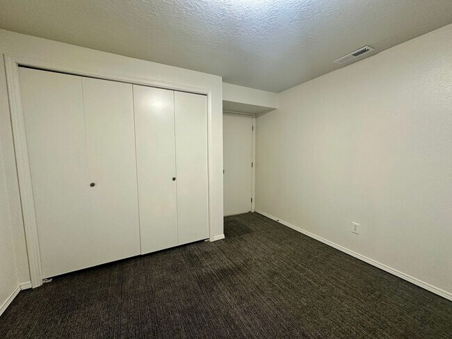 Building Photo - Large Updated Three Bedroom Duplex in Sout...