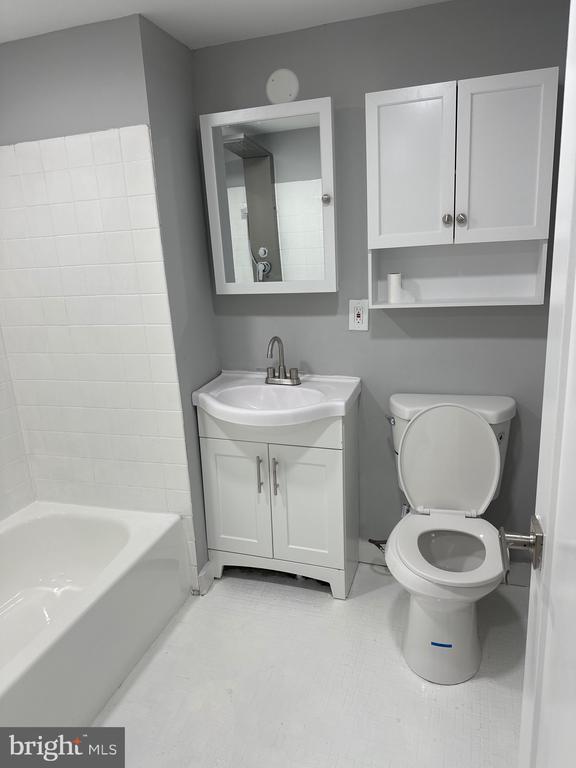 Building Photo - 7057 Cresheim Rd