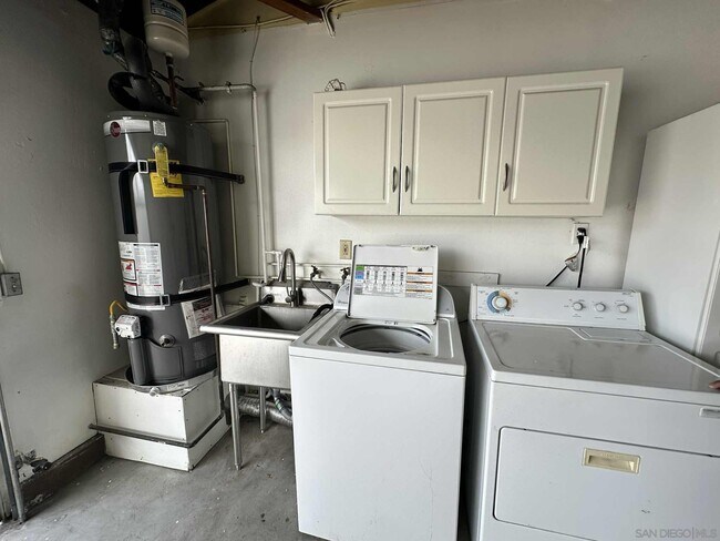 Building Photo - 819 Halecrest Dr