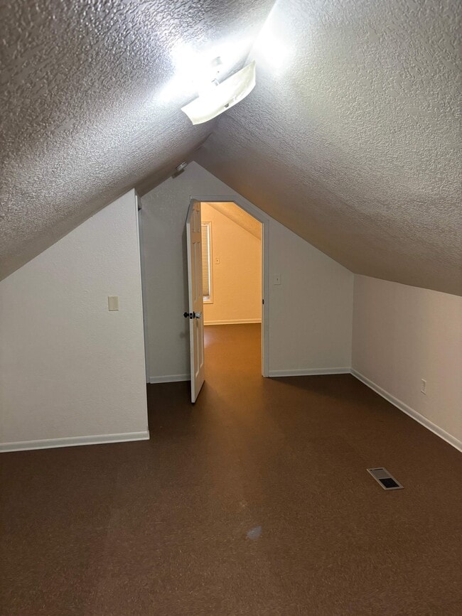 Building Photo - 516 Cutler St