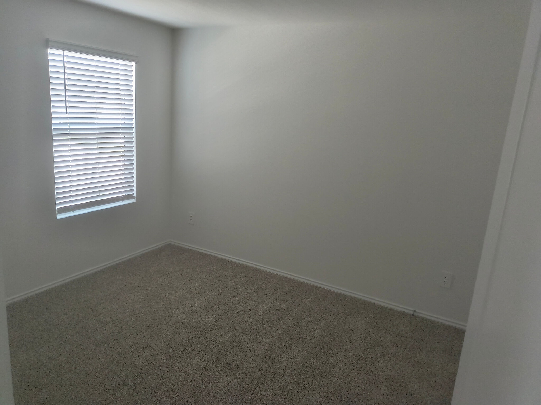 Building Photo - Room in House on Arnold Lp