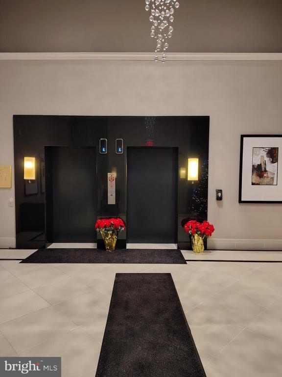 Building Photo - 1641 International Dr