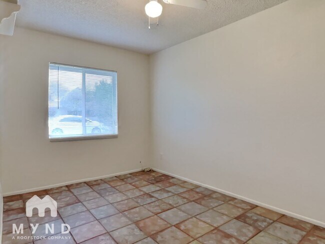 Building Photo - 1515 E Orange St