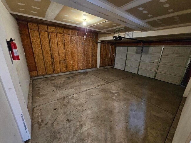 Building Photo - 5622 Blandon