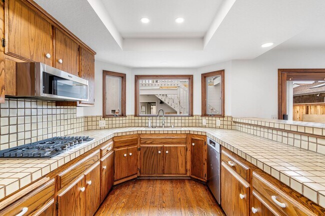 Building Photo - 472 36th St