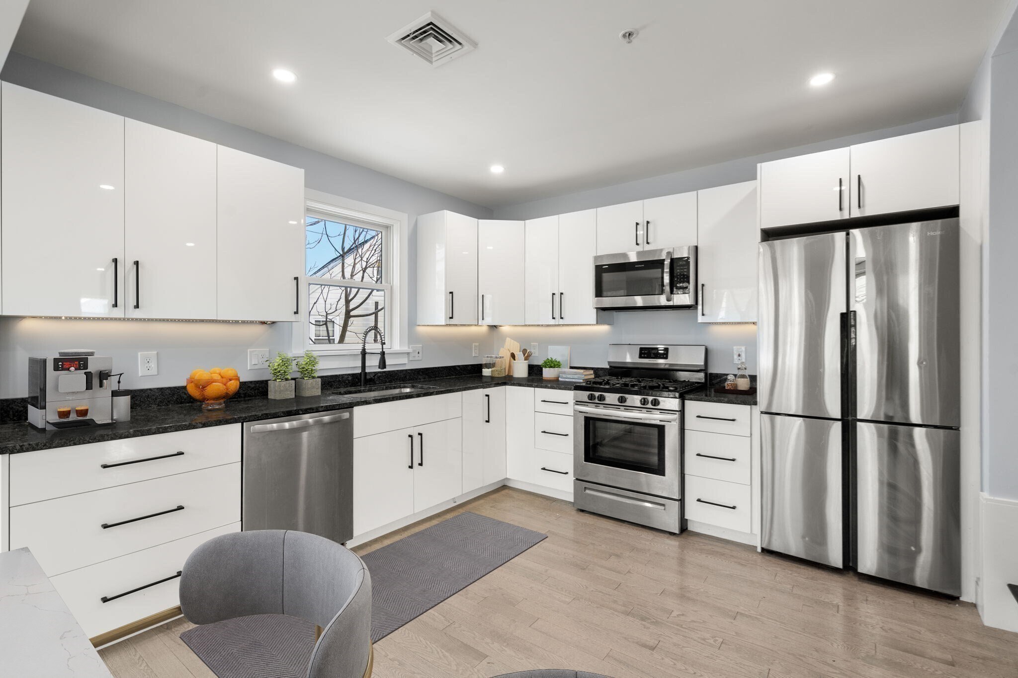 Building Photo - 167 Charles St